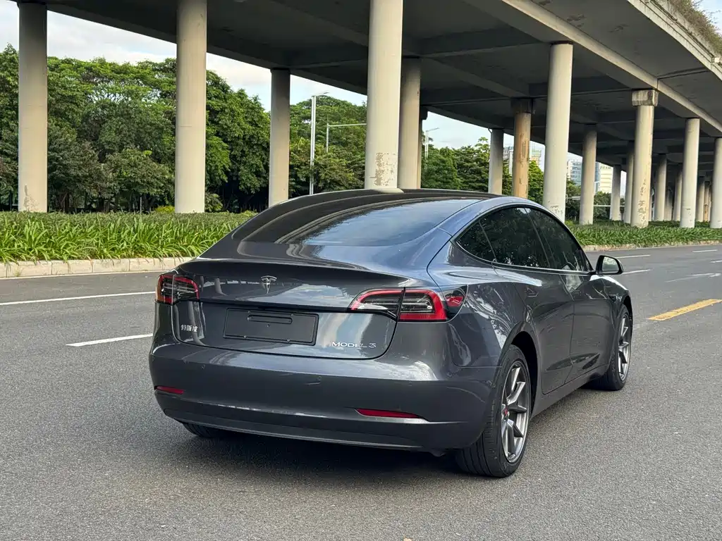 Tesla Model 3 — фото 3