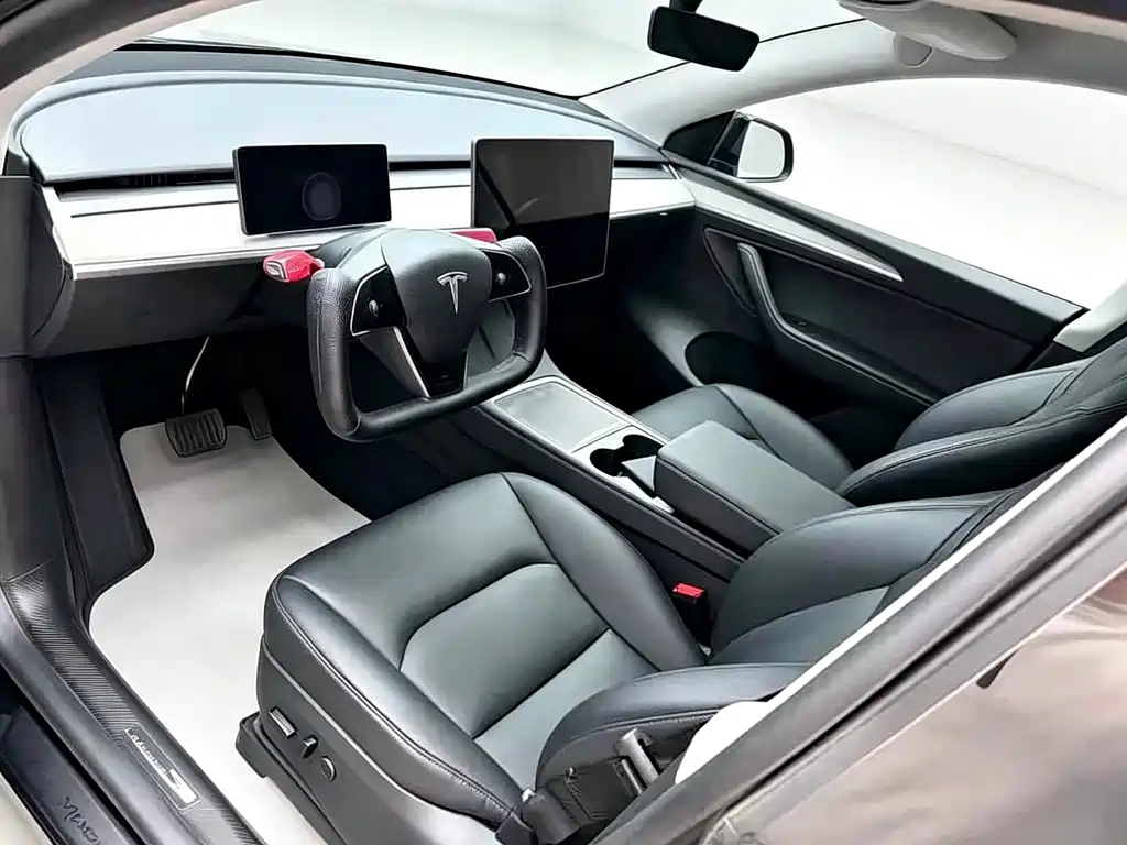 Tesla Model Y — фото 6