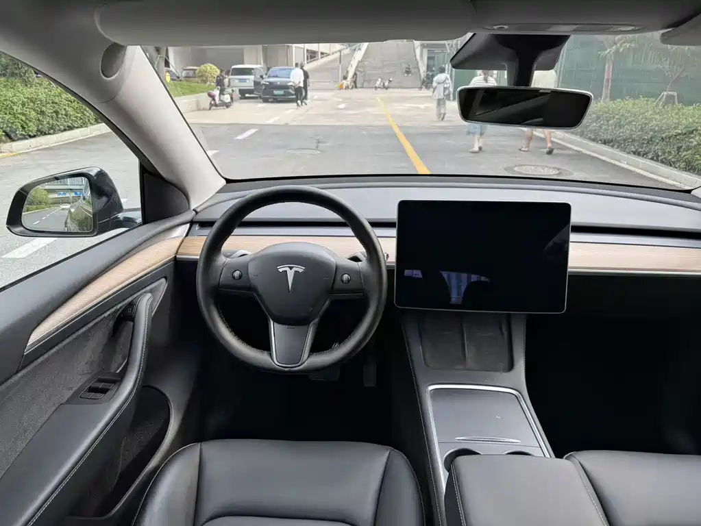 Tesla Model Y — фото 9