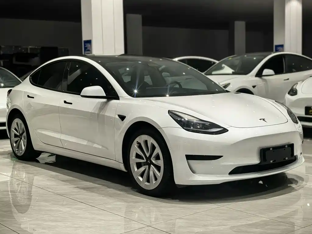 Tesla Model 3 — фото 3