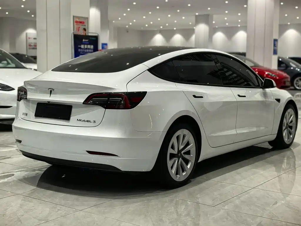 Tesla Model 3 — фото 4