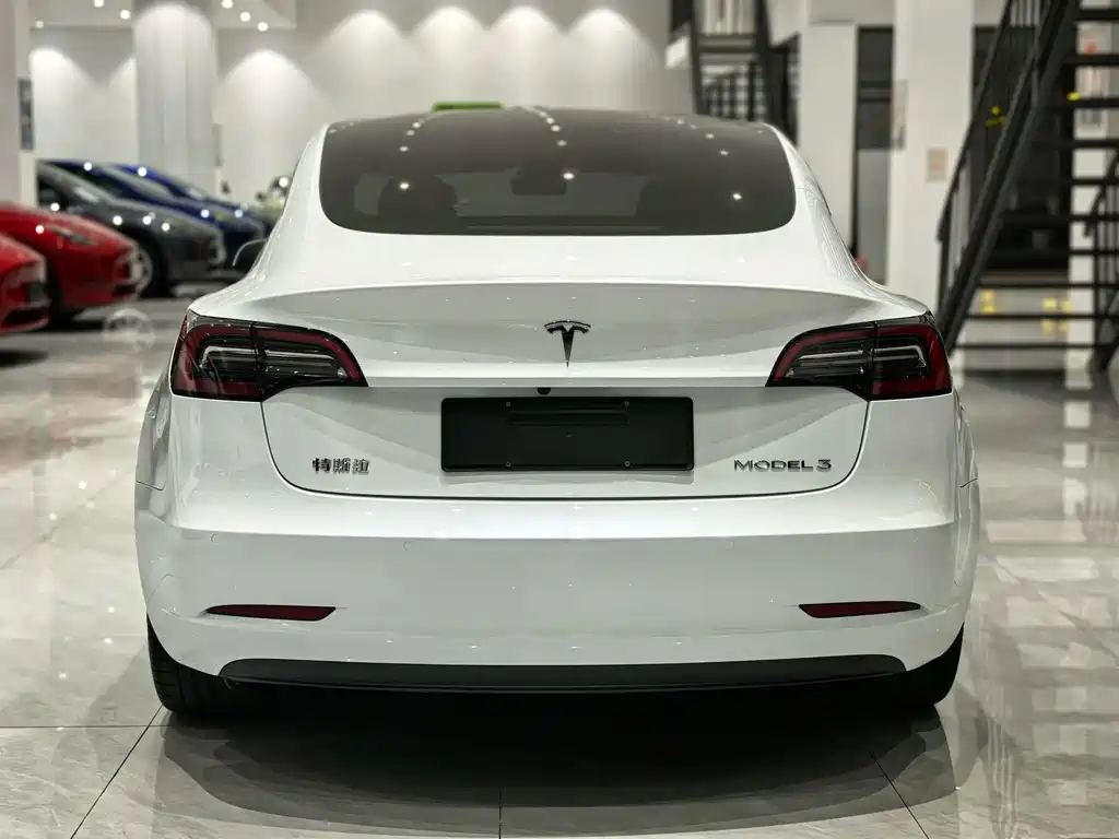 Tesla Model 3 — фото 5