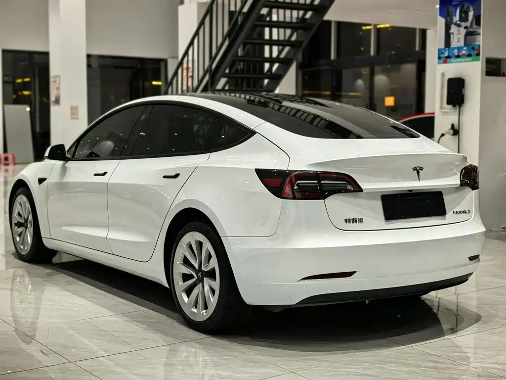 Tesla Model 3 — фото 6