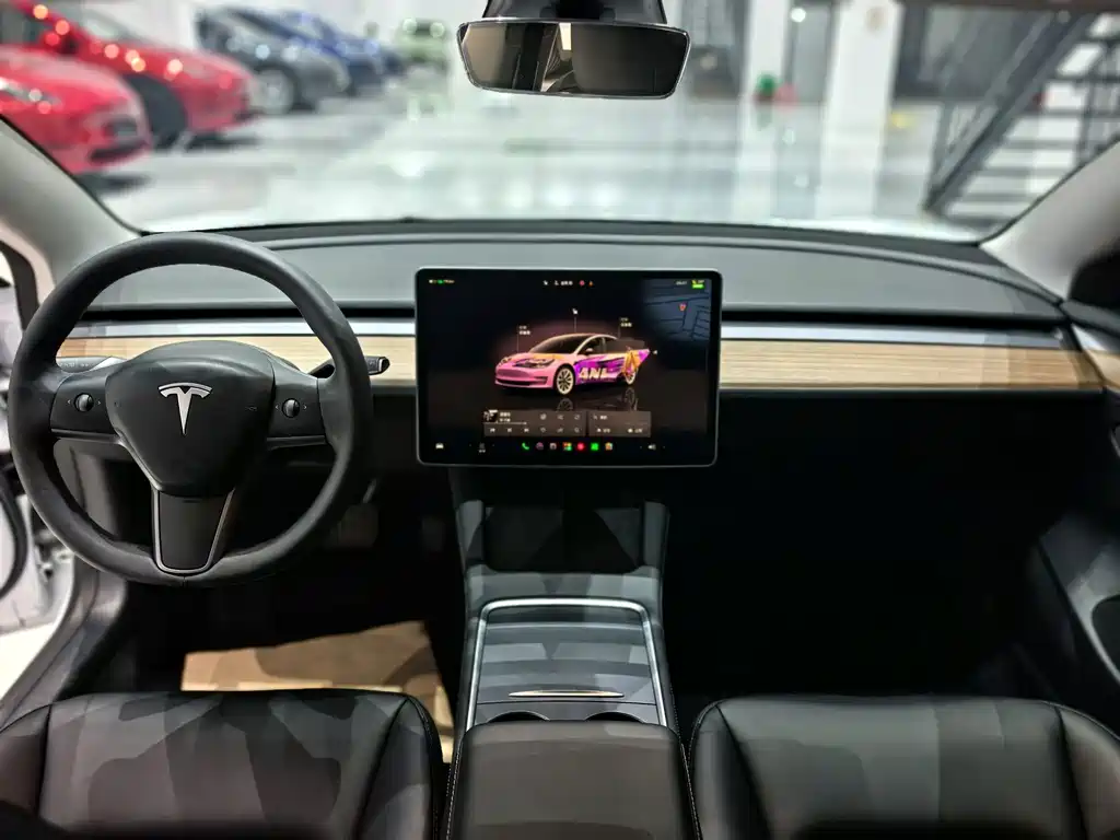 Tesla Model 3 — фото 9