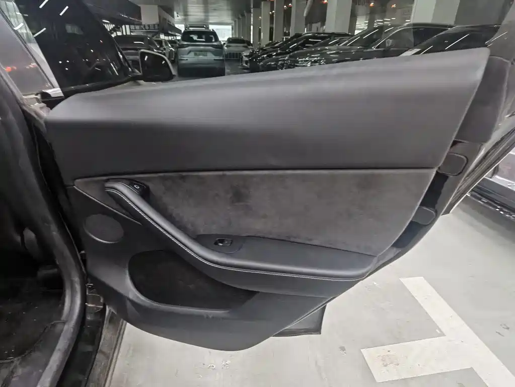 Tesla Model Y — фото 16