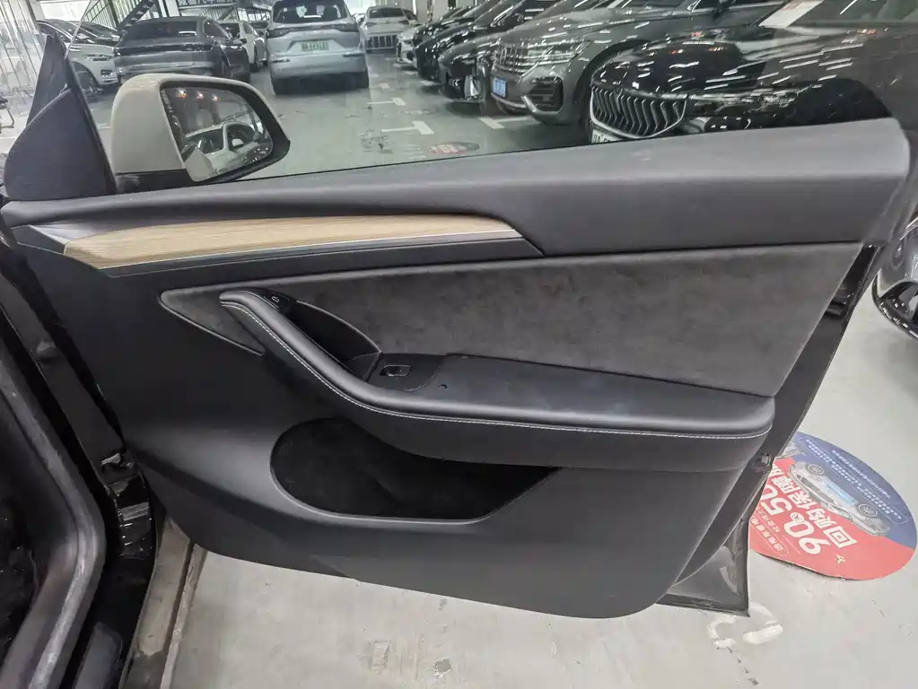 Tesla Model Y — фото 18
