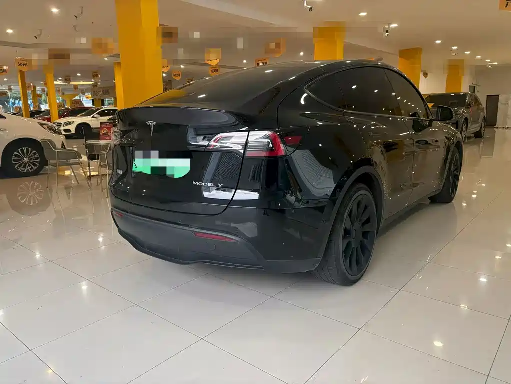 Tesla Model Y — фото 5