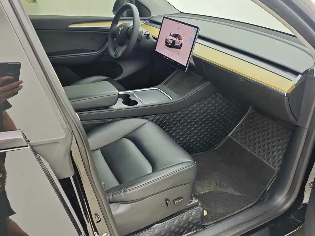 Tesla Model Y — фото 19