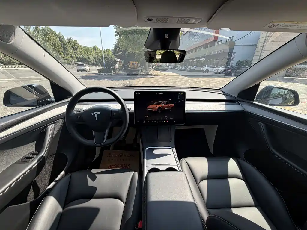 Tesla Model Y — фото 5