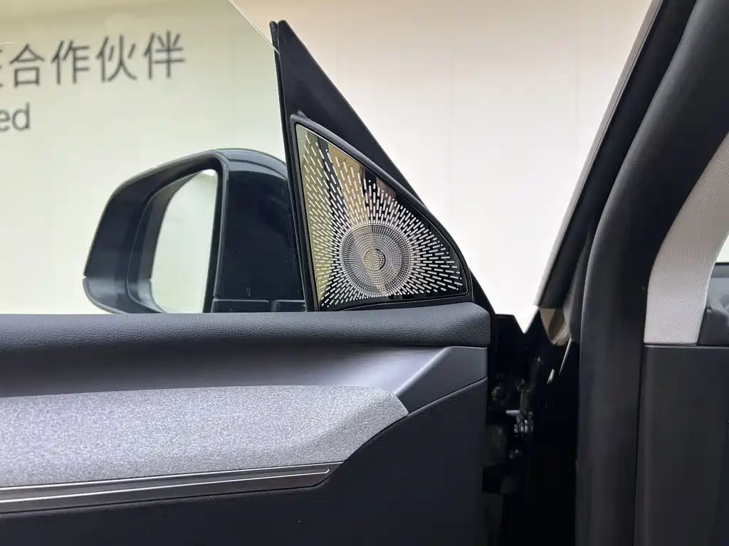 Tesla Model Y — фото 17