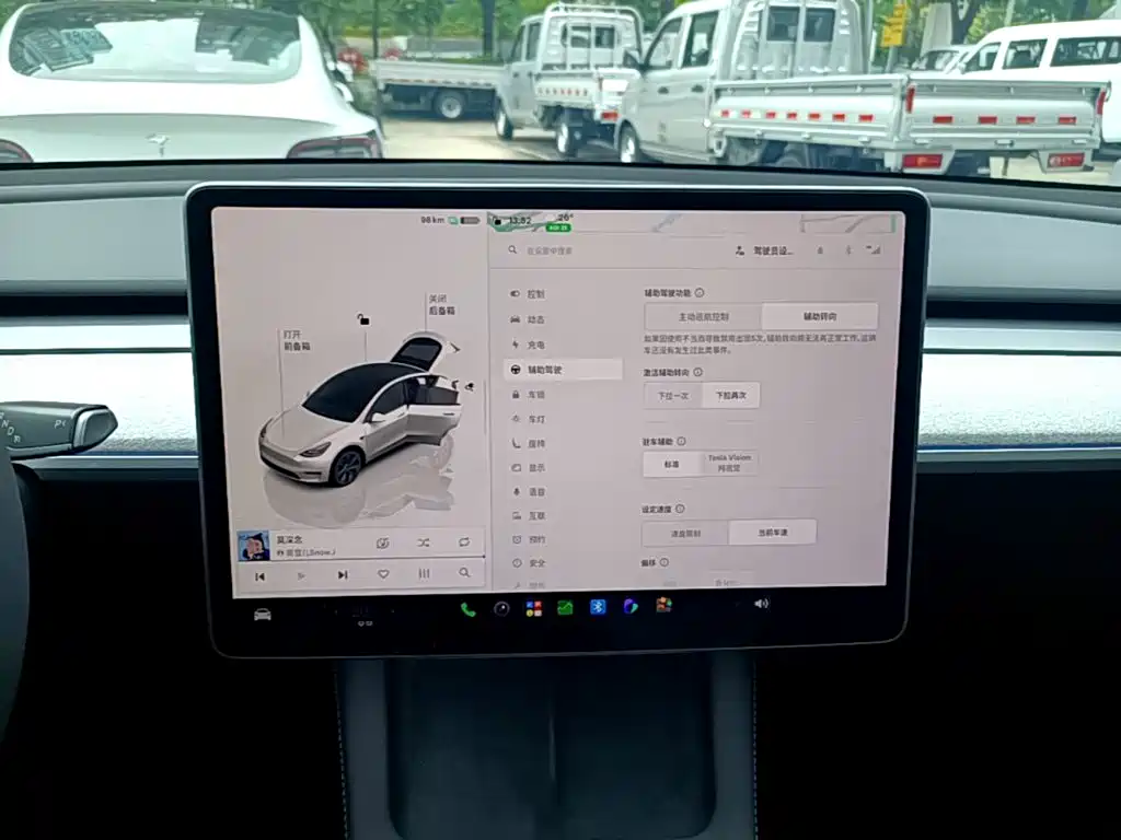 Tesla Model Y — фото 13