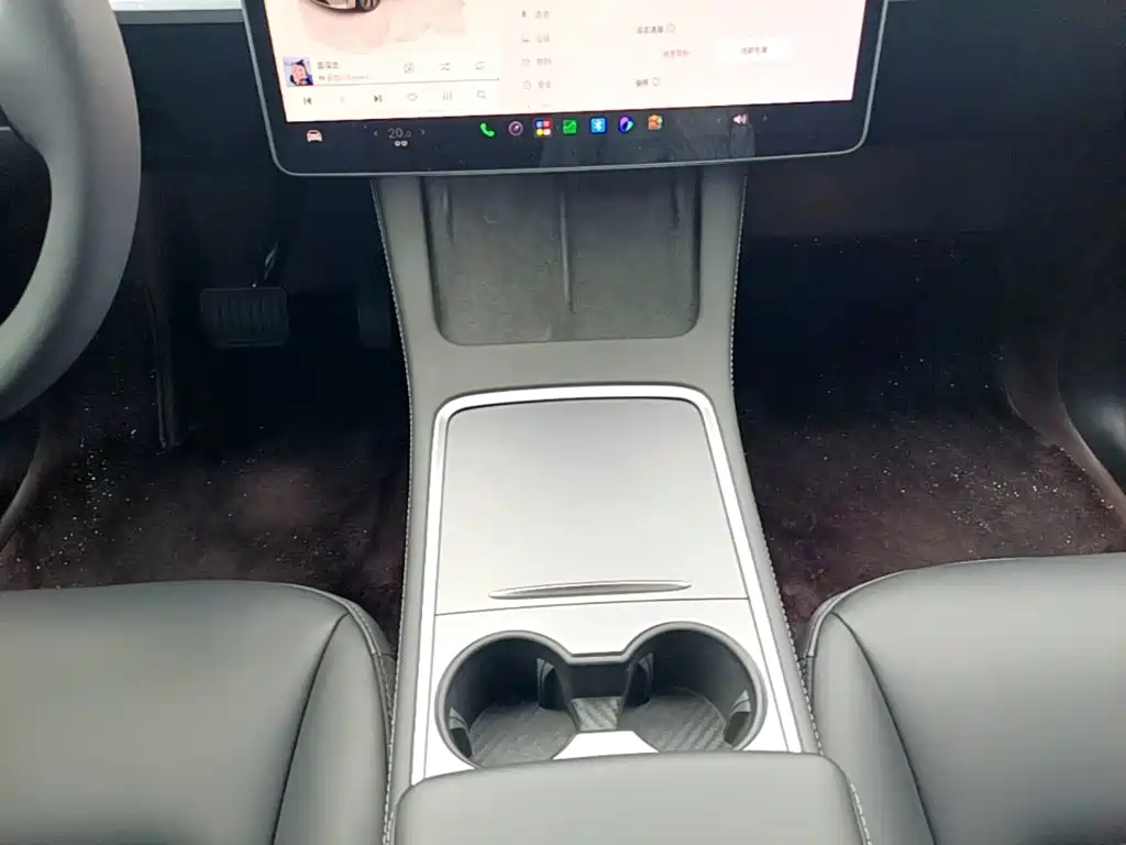 Tesla Model Y — фото 14