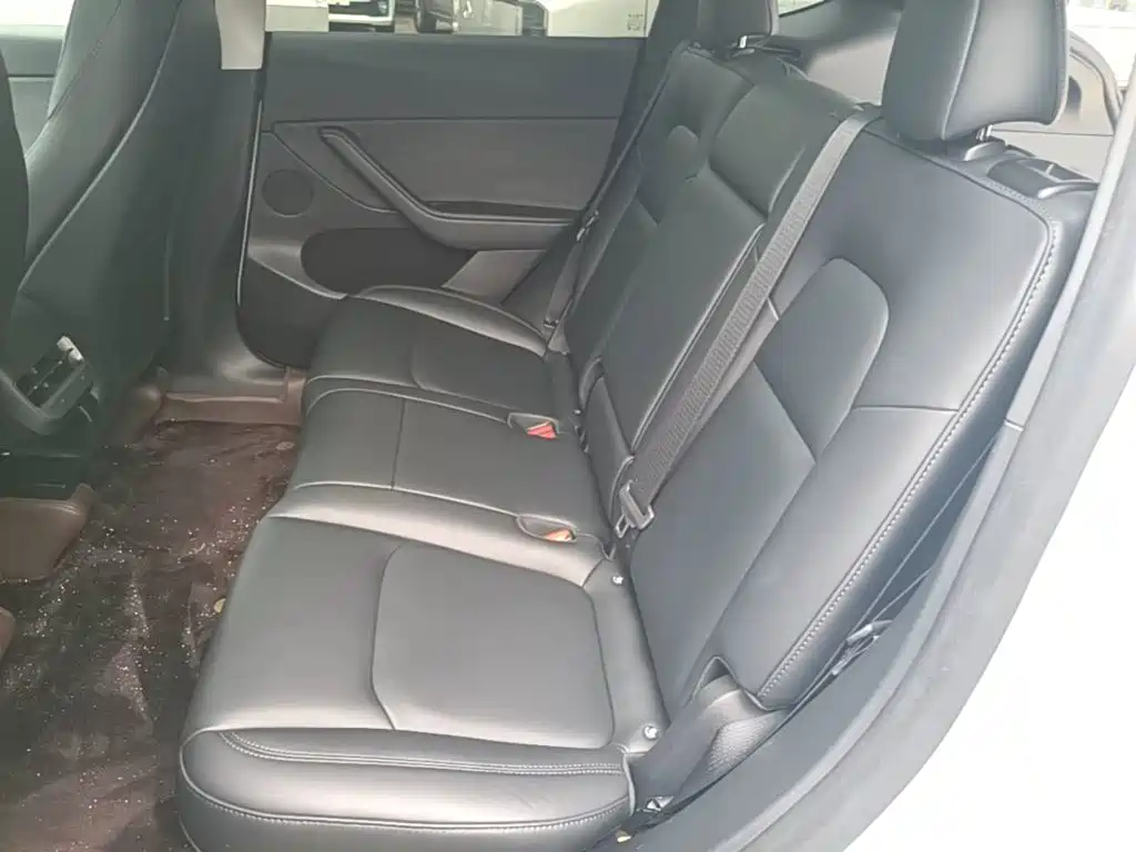 Tesla Model Y — фото 17