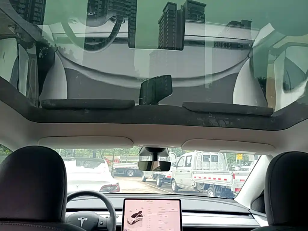 Tesla Model Y — фото 18