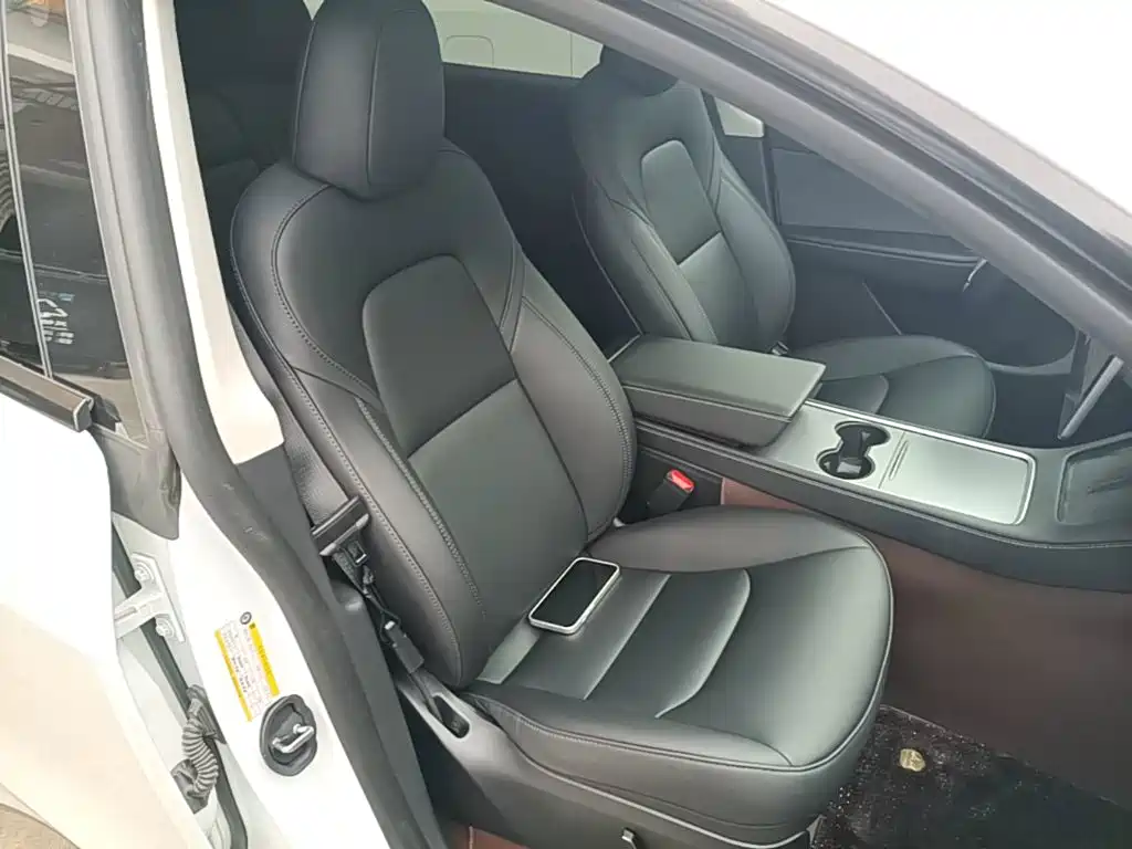Tesla Model Y — фото 25