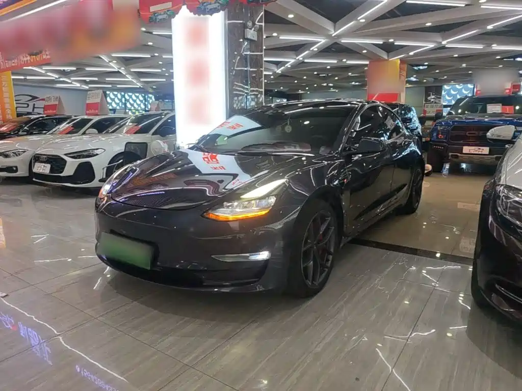 Tesla Model 3 — фото 2