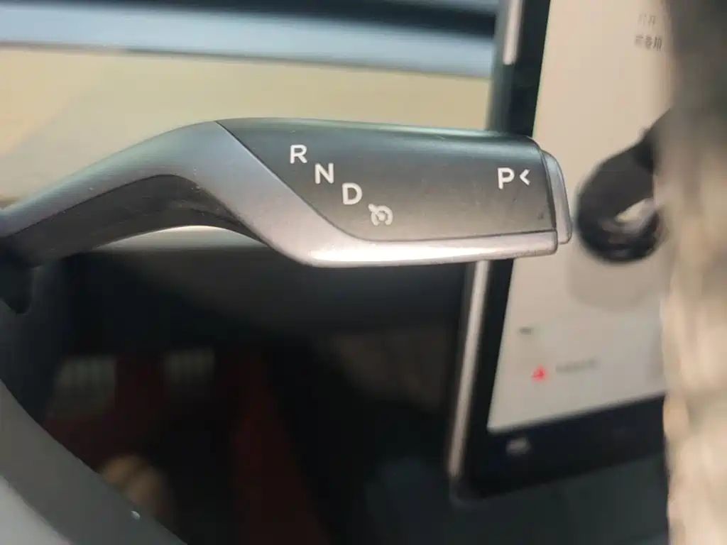 Tesla Model 3 — фото 14