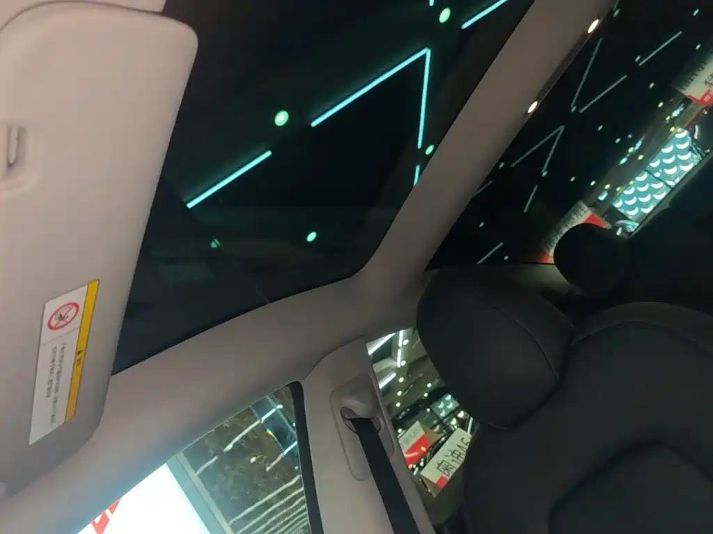 Tesla Model 3 — фото 18