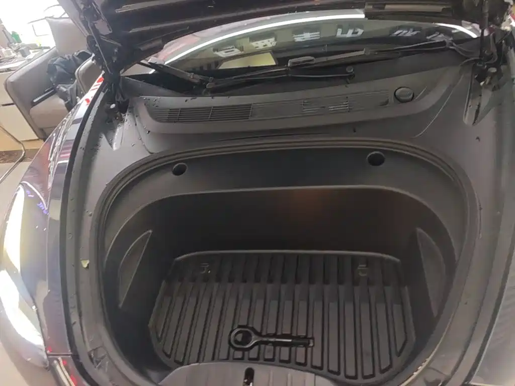 Tesla Model 3 — фото 20