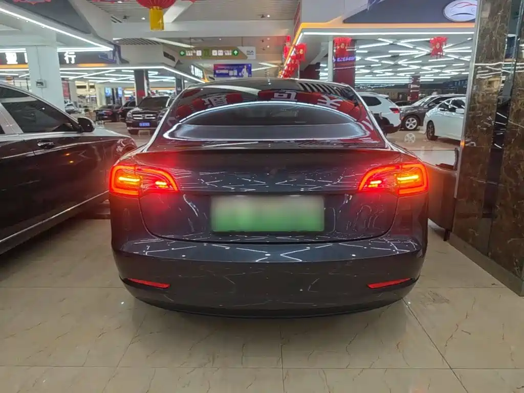 Tesla Model 3 — фото 6
