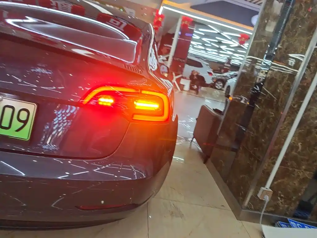 Tesla Model 3 — фото 8