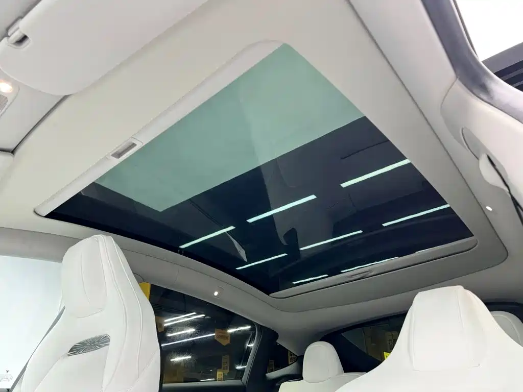 Tesla Model Y — фото 17