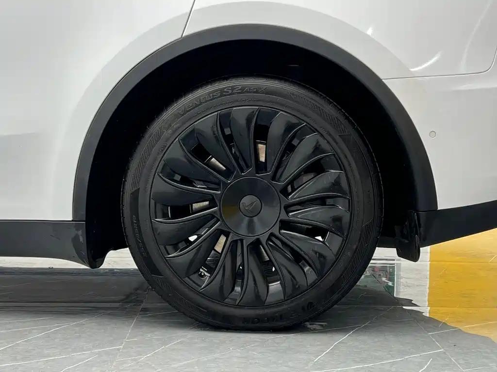 Tesla Model Y — фото 26