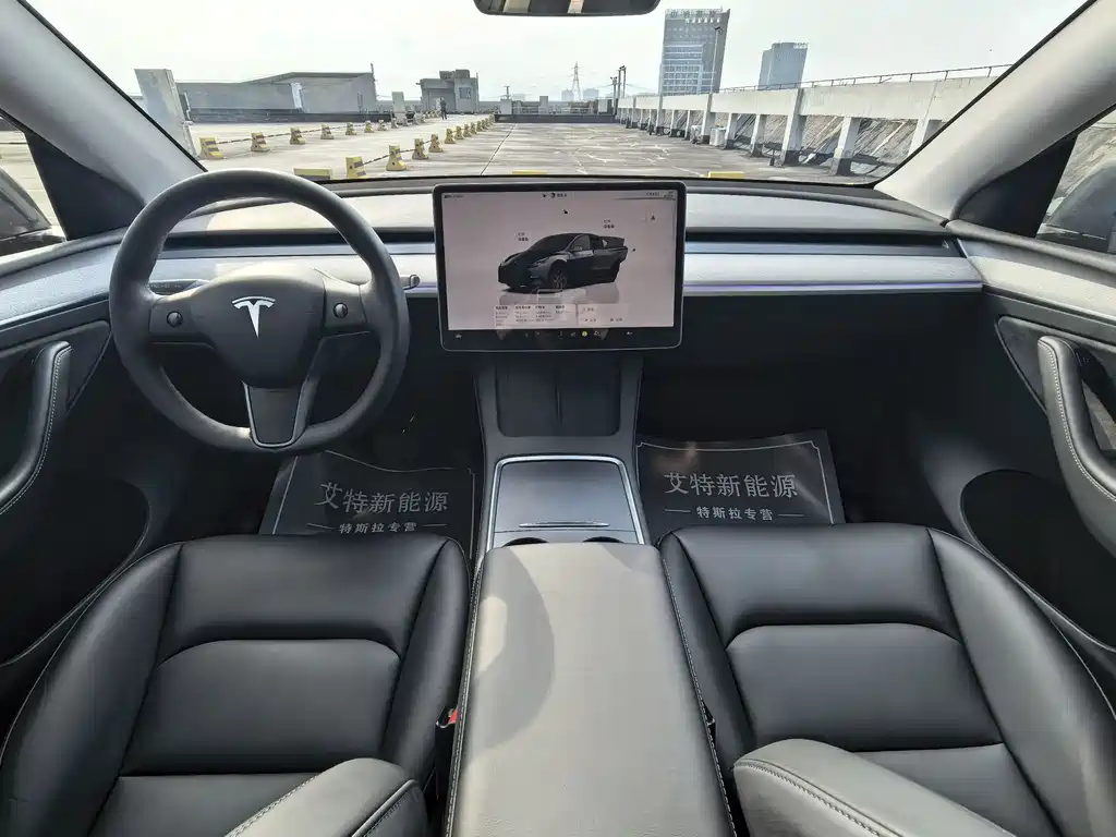 Tesla Model Y — фото 13