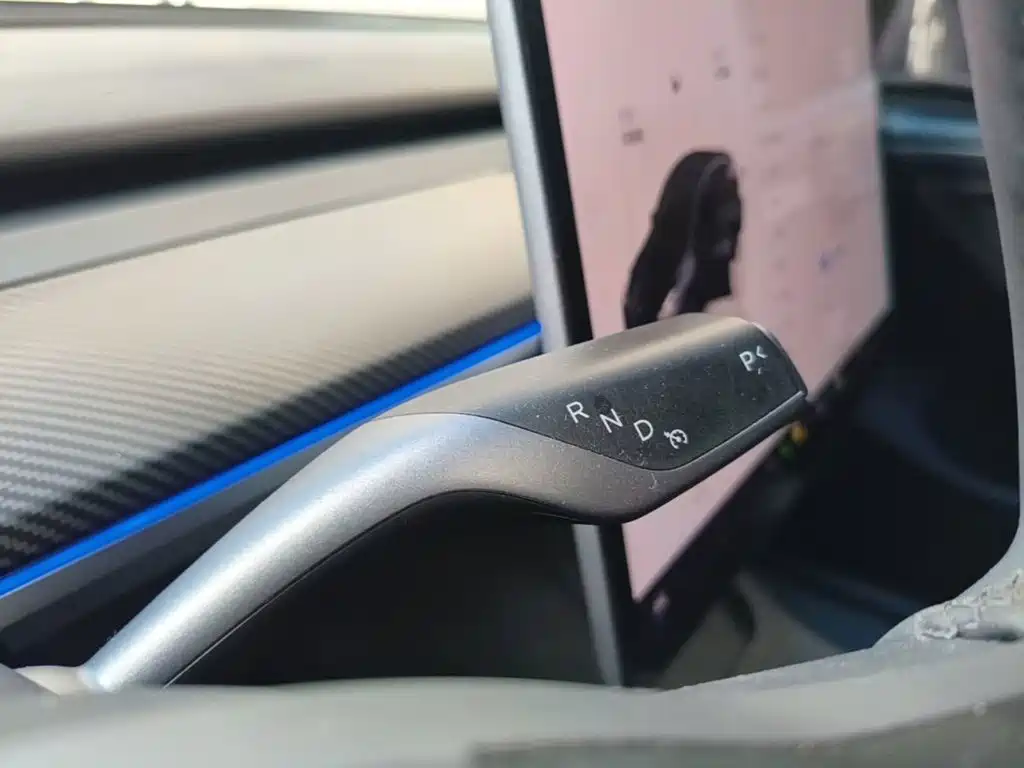 Tesla Model Y — фото 14