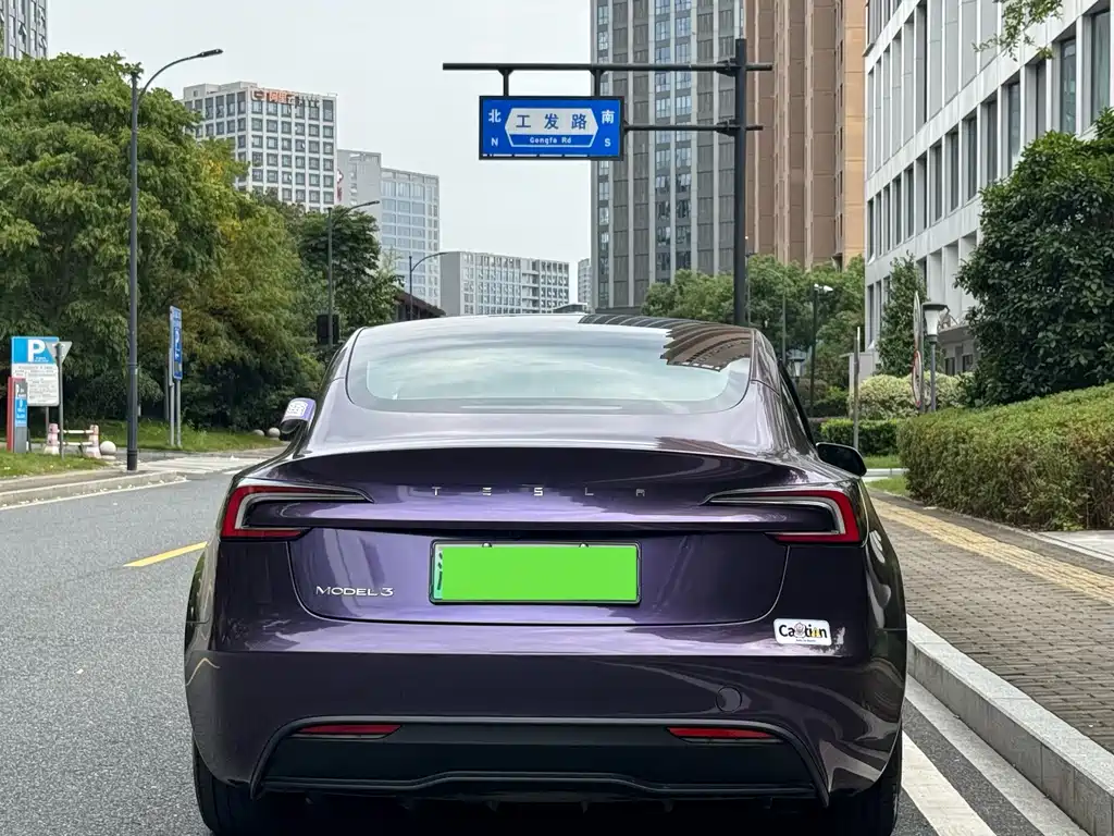 Tesla Model 3 — фото 12