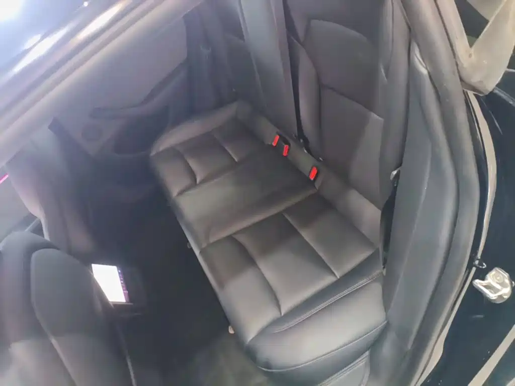 Tesla Model 3 — фото 17