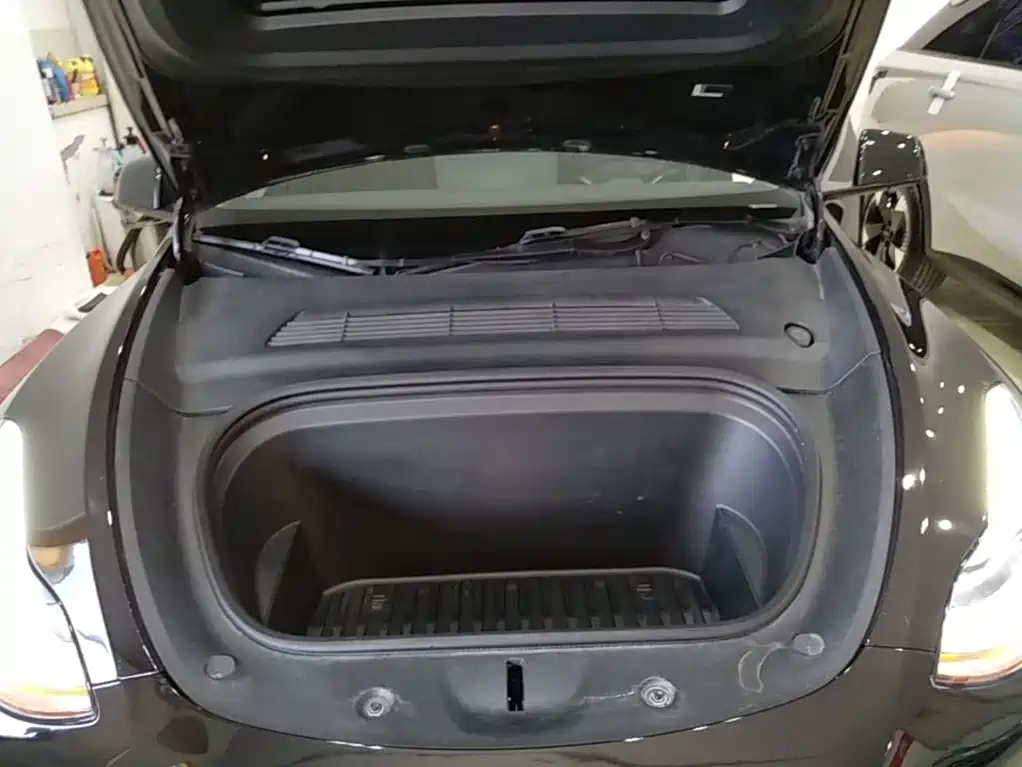 Tesla Model Y — фото 20