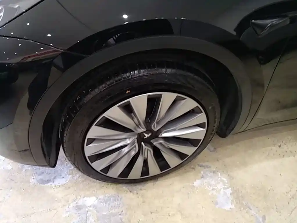 Tesla Model Y — фото 23