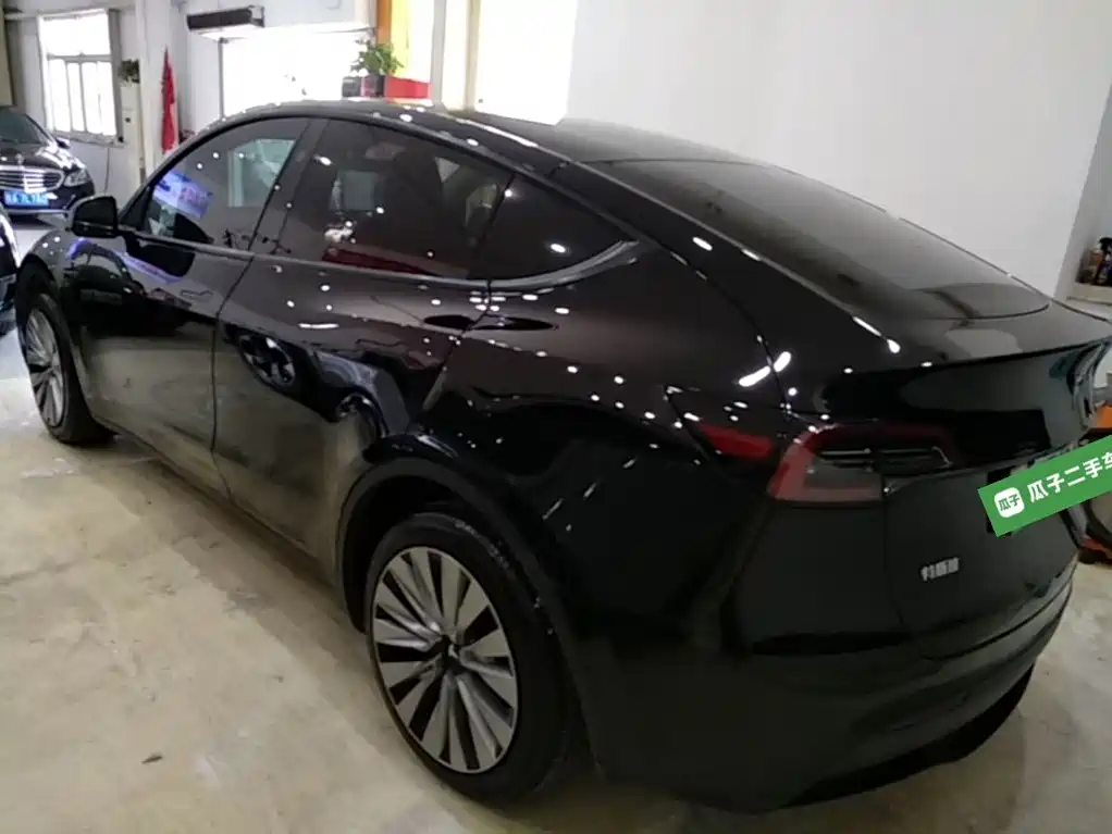 Tesla Model Y — фото 5