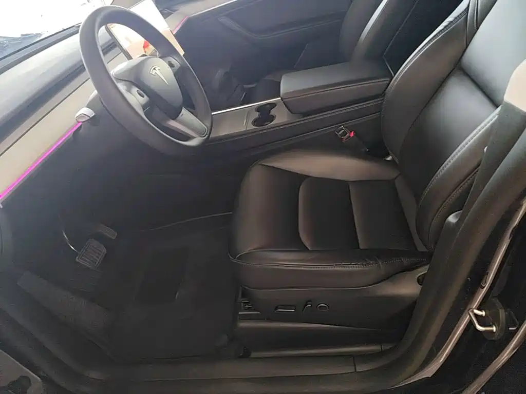 Tesla Model Y — фото 15