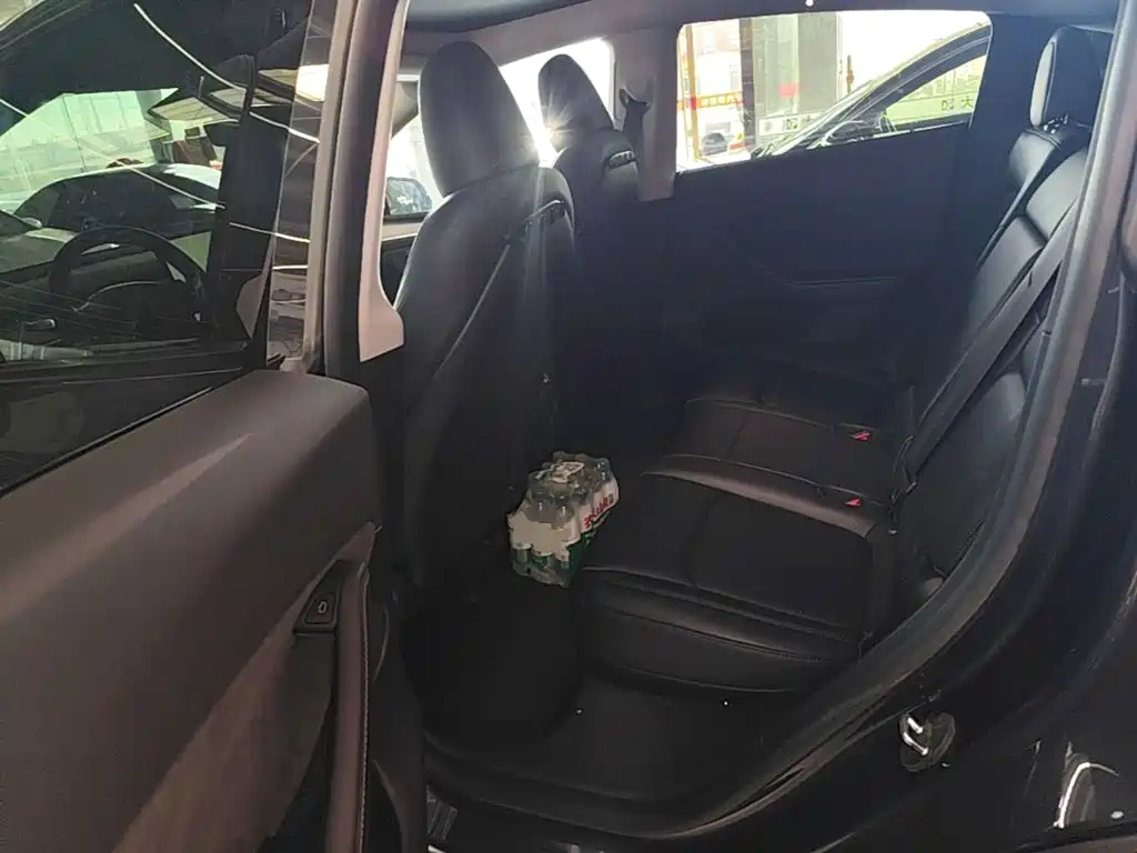 Tesla Model Y — фото 17