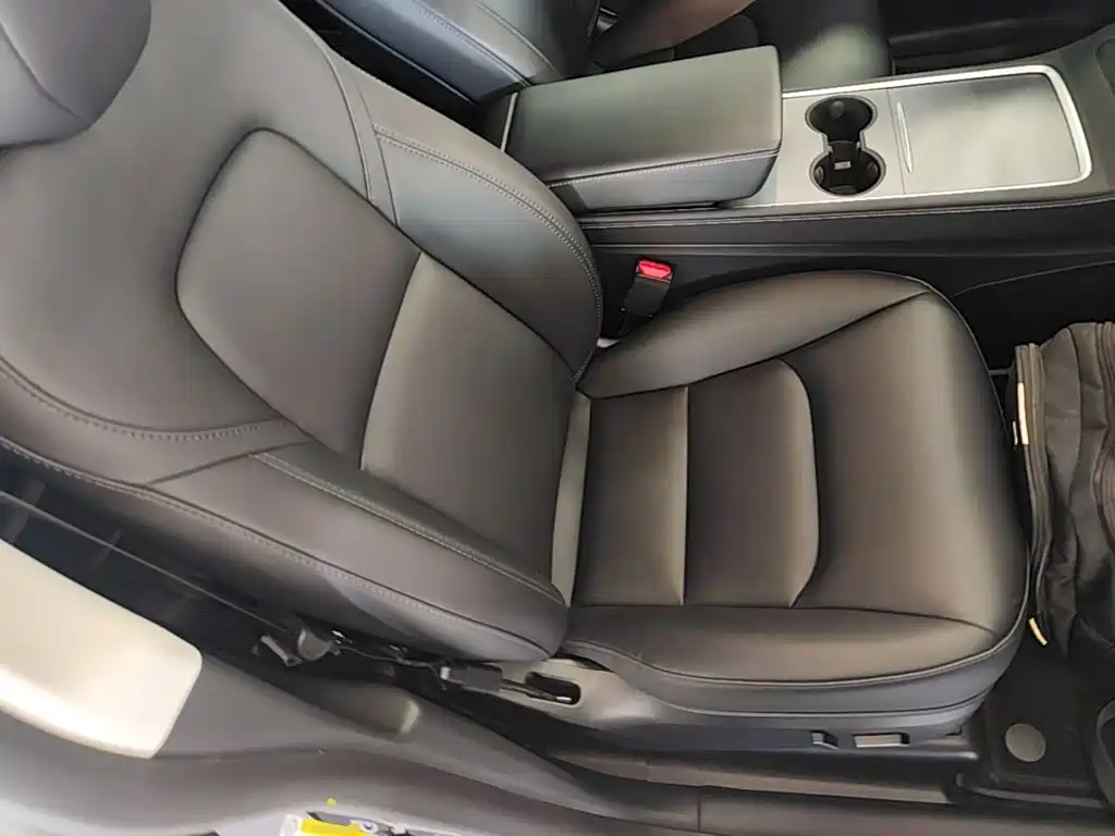 Tesla Model Y — фото 25