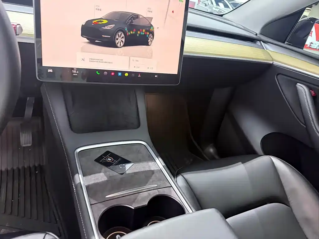 Tesla Model Y — фото 8