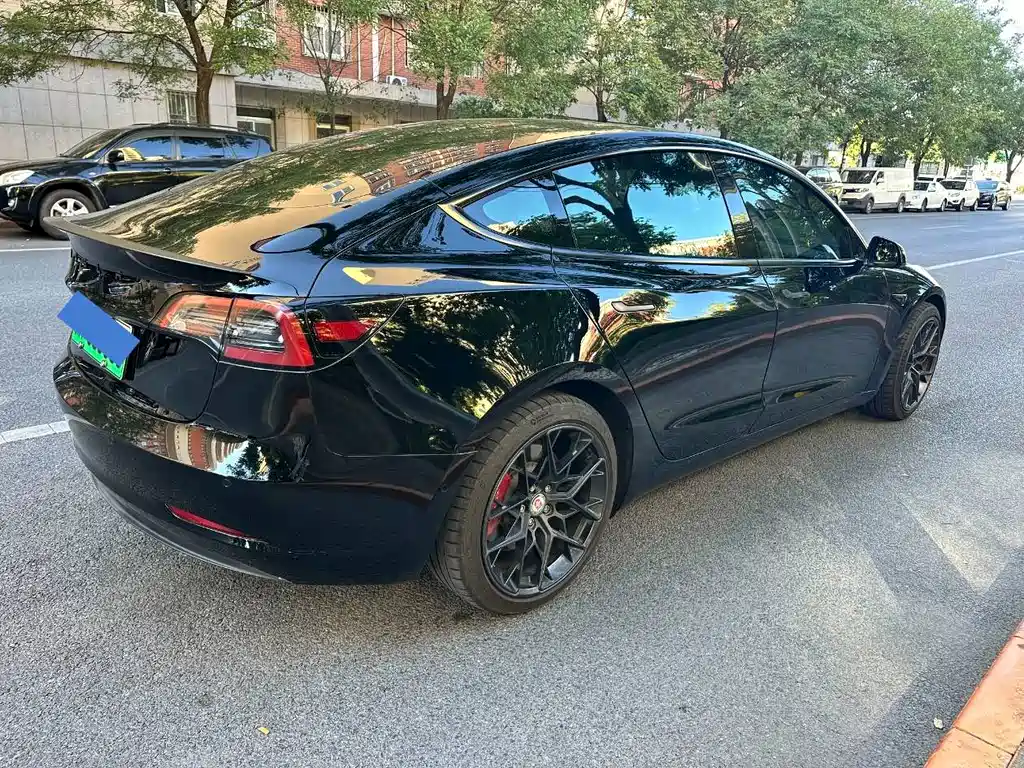 Tesla Model 3 — фото 11