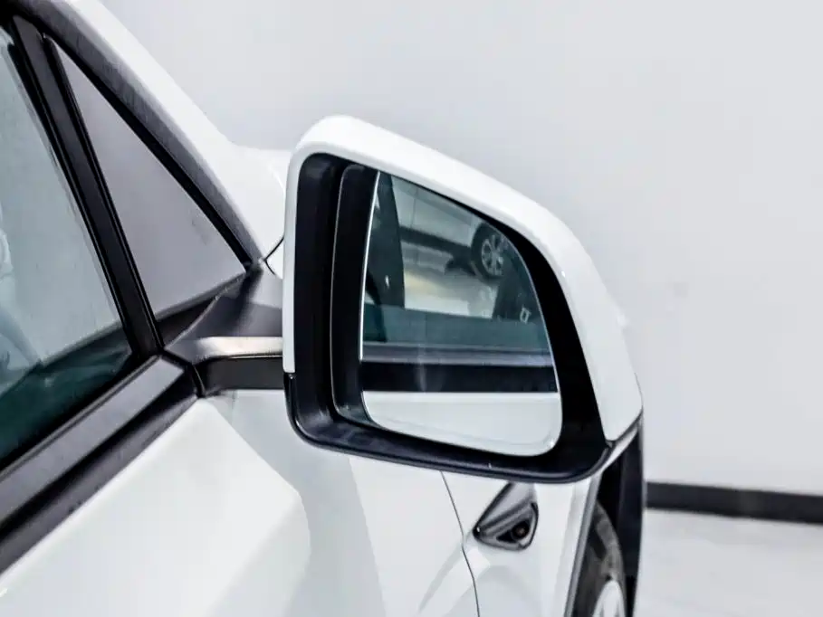 Tesla Model Y — фото 25