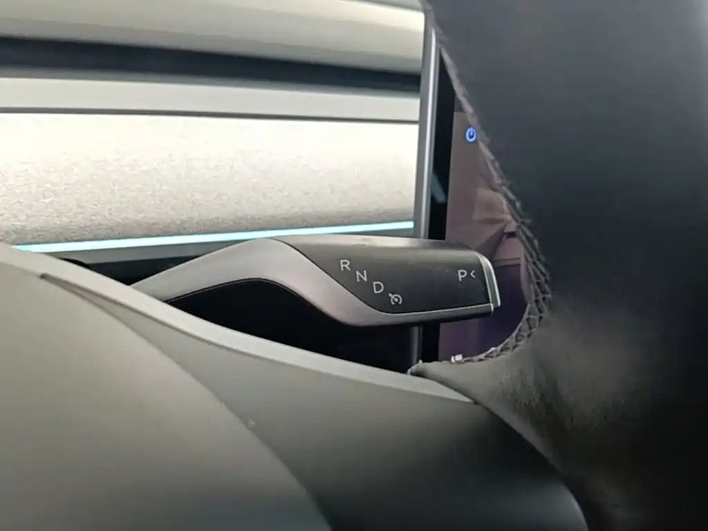 Tesla Model Y — фото 14