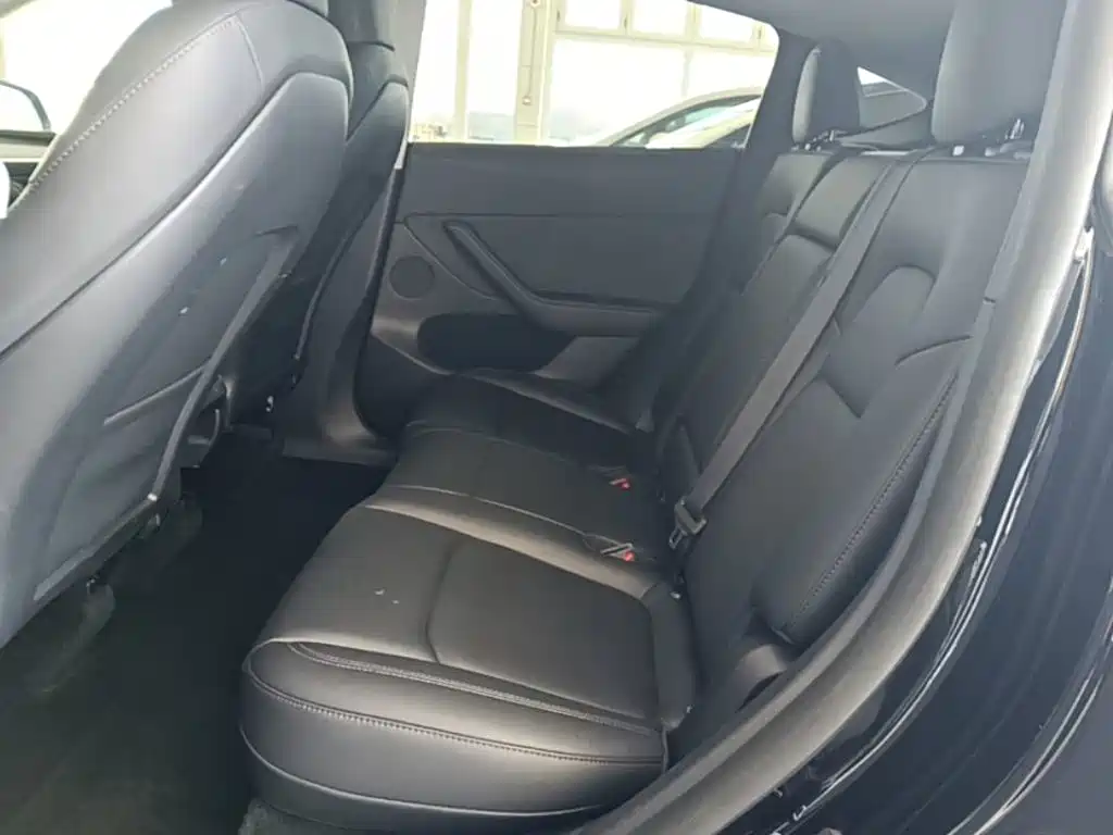 Tesla Model Y — фото 17