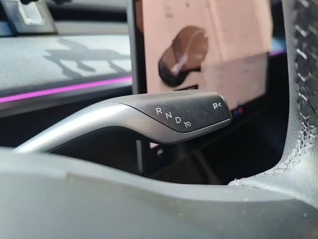 Tesla Model Y — фото 14