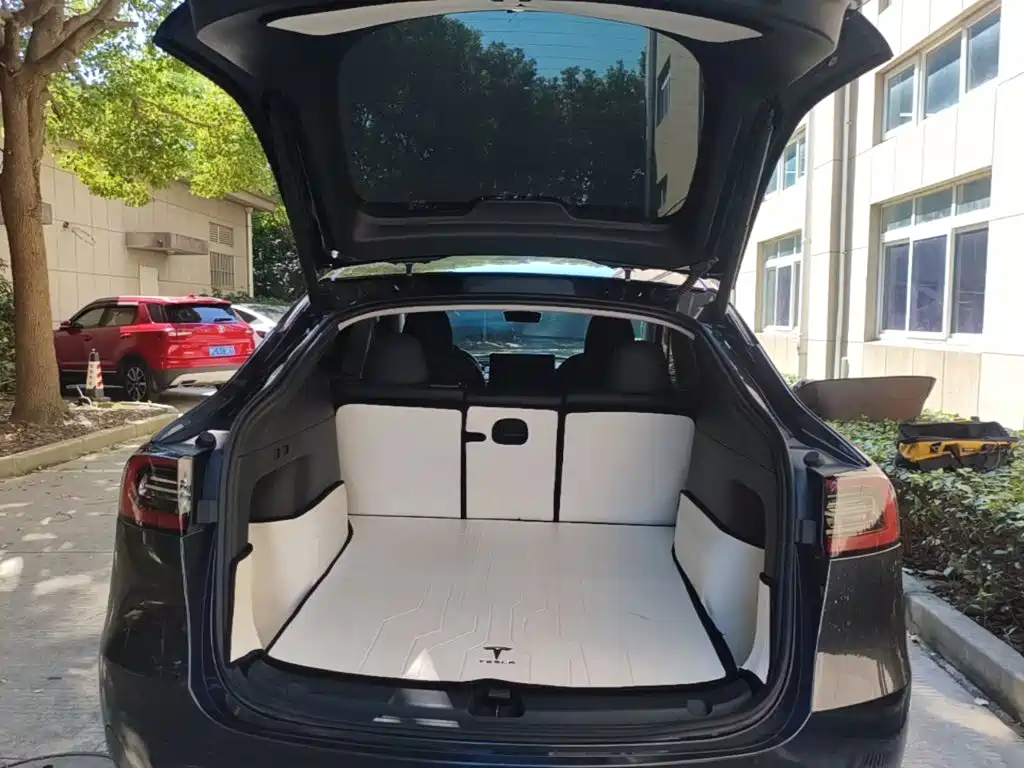 Tesla Model Y — фото 19