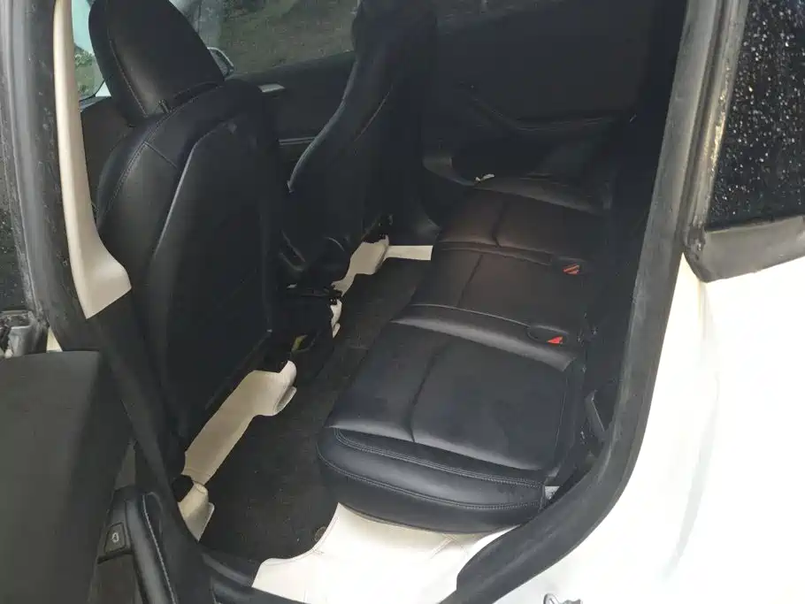 Tesla Model Y — фото 11