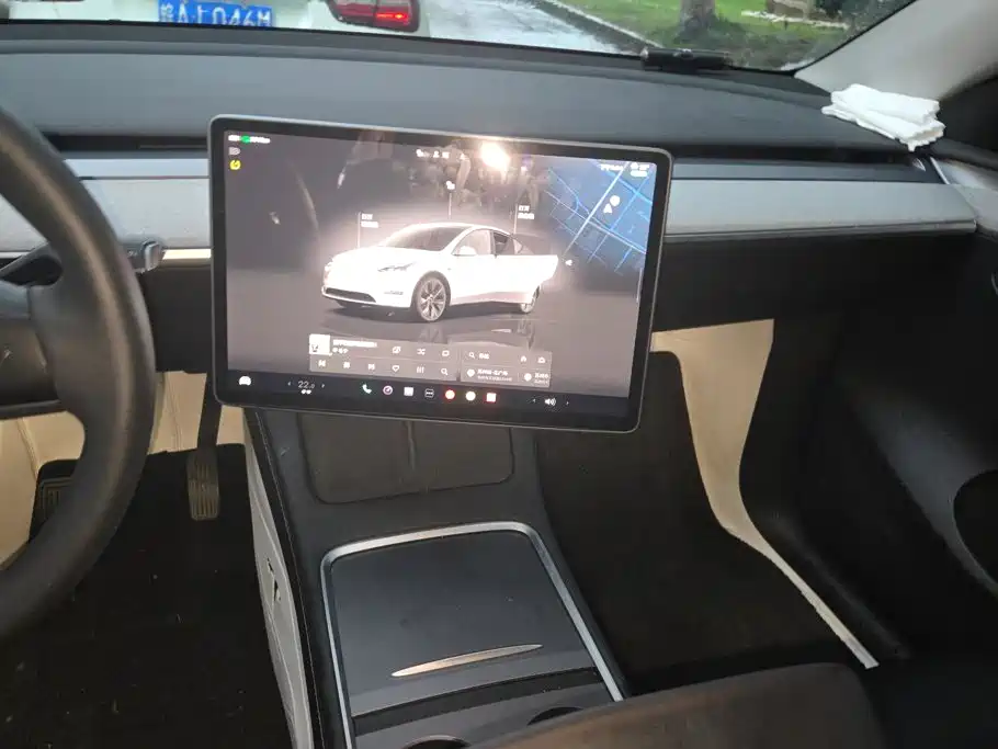 Tesla Model Y — фото 13