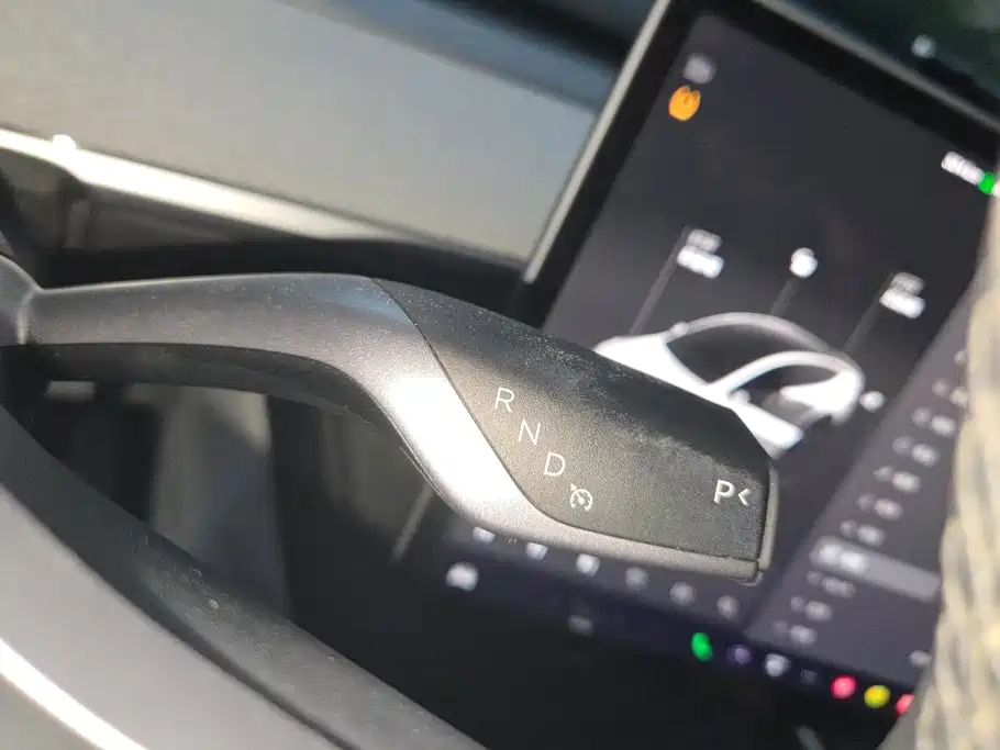 Tesla Model Y — фото 16