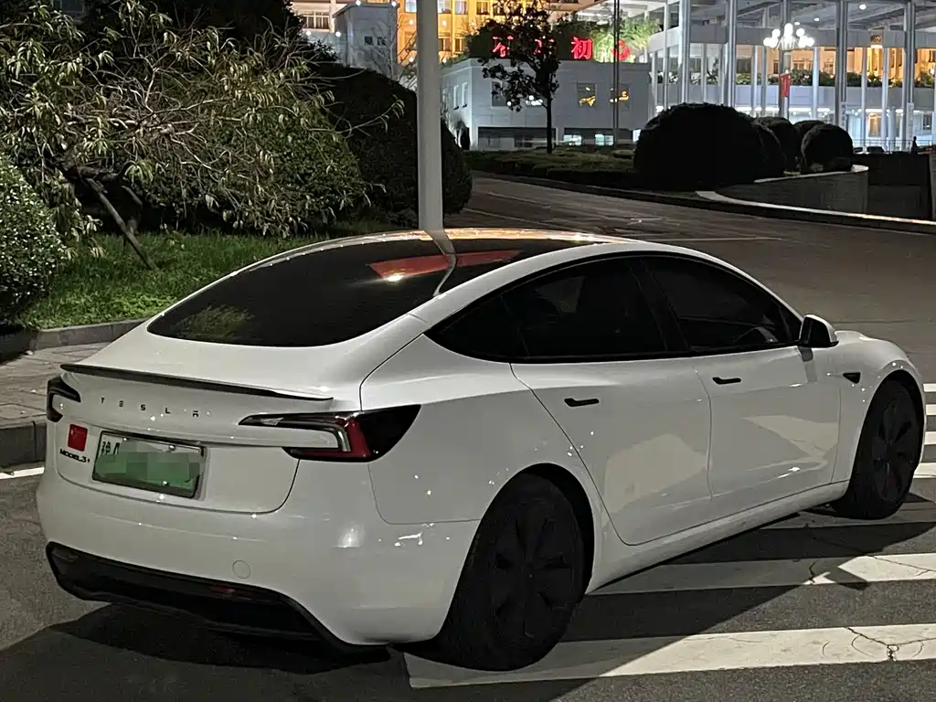 Tesla Model 3 — фото 8