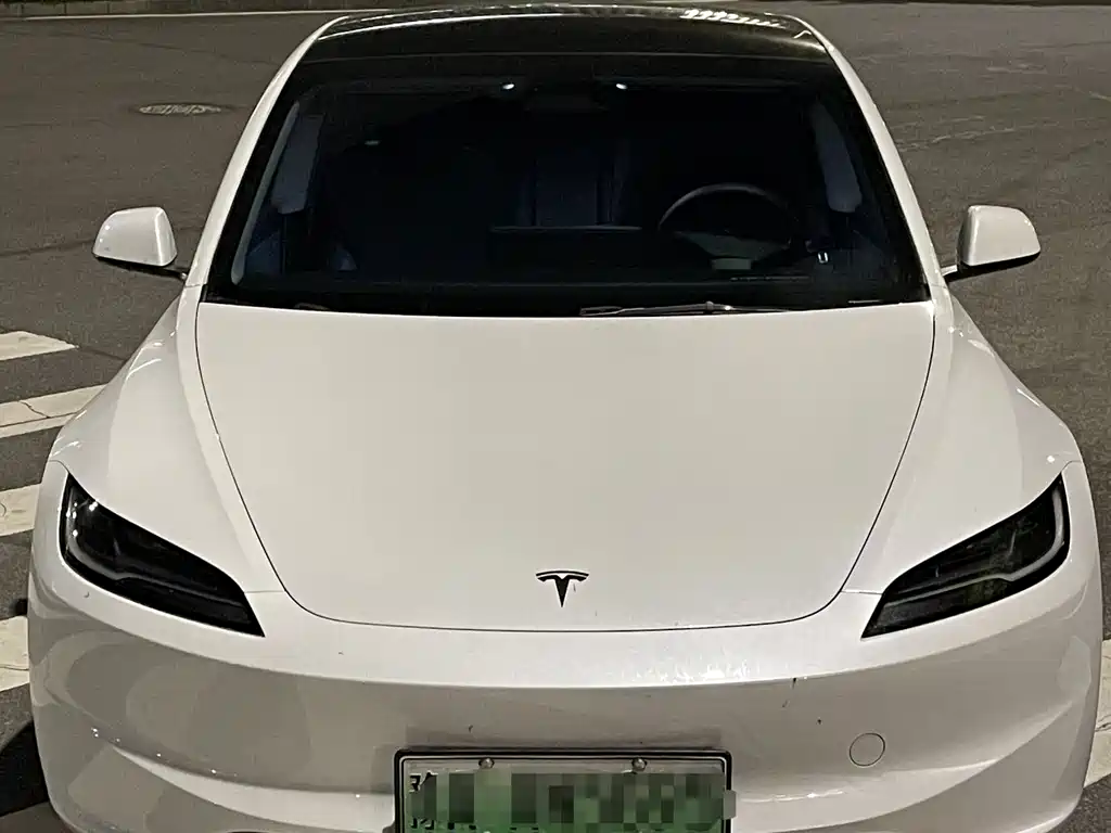 Tesla Model 3 — фото 1