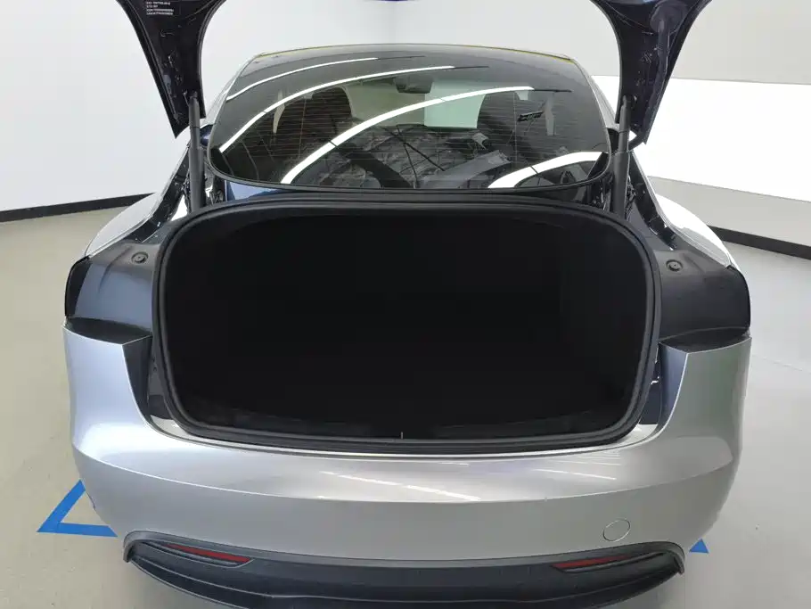 Tesla Model 3 — фото 4